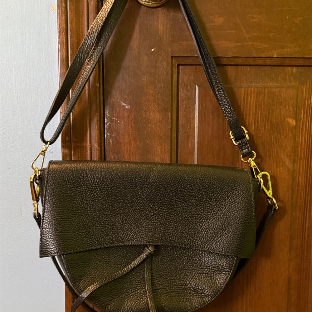 Elegant Black Leather Shoulder Bag